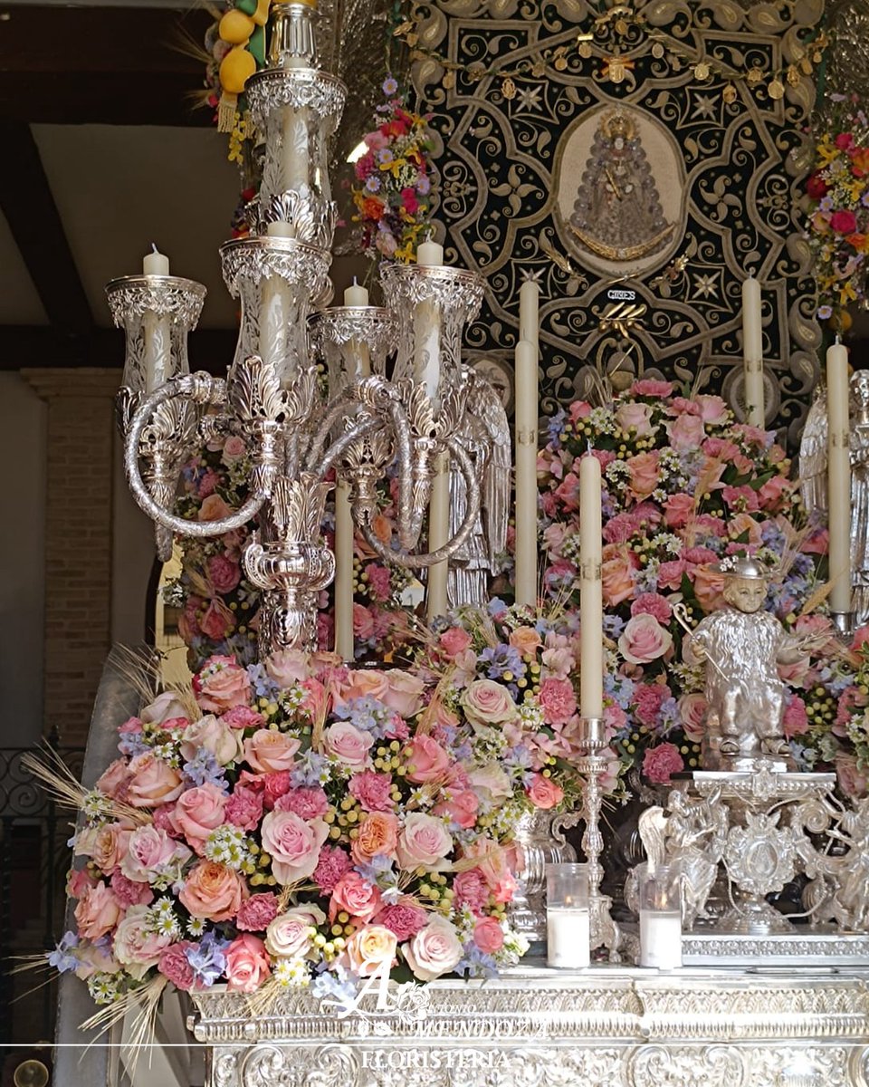 FloristaMendoza's tweet photo. #ROCÍO2026 | @ROCIODEGINES 

“Tu ya sabes quiénes somos, venimos de Gines a verte.”

Exorno floral de la carreta del Simpecado para postrarse ante la Santísima Virgen del Rocío.

#AntonioMendoza #Floristería #Sevilla https://t.co/iF2fAzfg7J