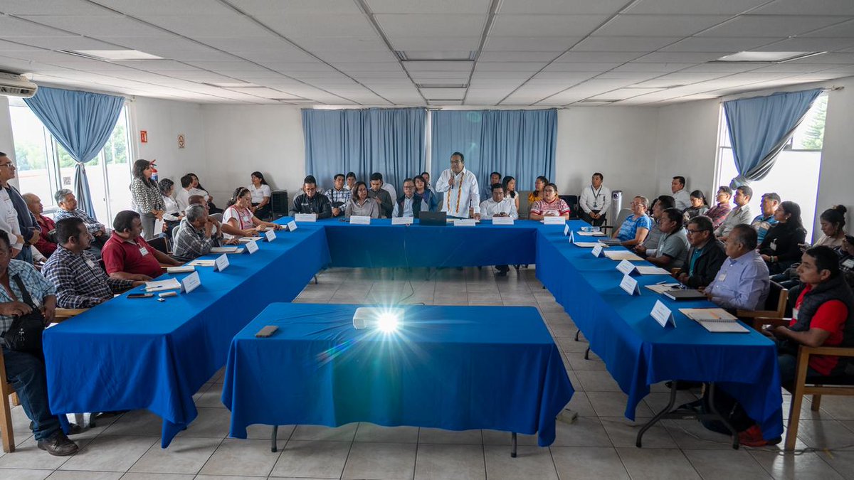 ConaguaOCPSur's tweet photo. Atendiendo la normatividad del #Proagua 2026, en coordinación del @GobOax, por medio de la @CEABIENESTAR y presidentes municipales de #Oaxaca, se firmaron los anexos técnicos y de ejecución que formalizan las acciones para el presente ejercicio. 📄🤝

@HonestidadOax @SEFINGobOax https://t.co/4yGUj1yrqb