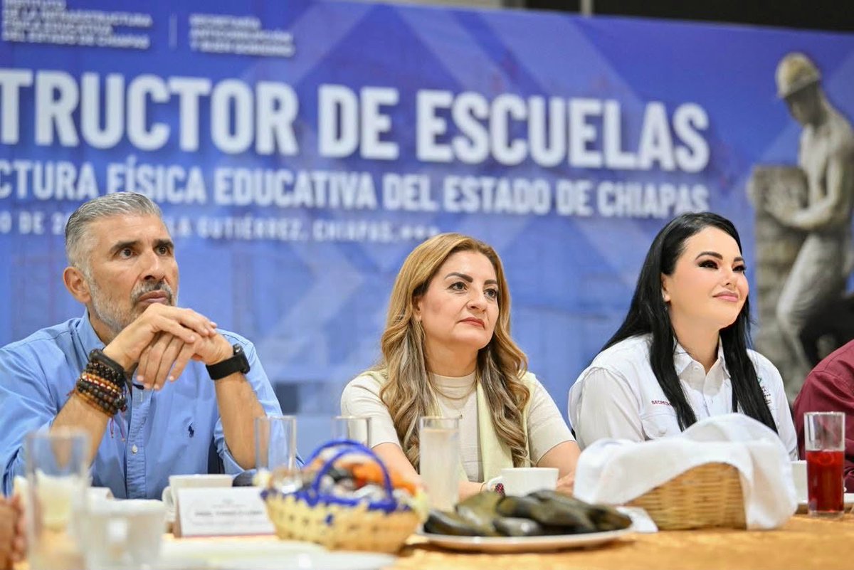 SAyBG_Chiapas's tweet photo. En el marco del Día Nacional del Constructor y Constructora de Escuelas, evento que encabezó el gobernador @ramirezlalo_ Romero Basurto destacó que el ejercicio responsable de los recursos públicos constituye un eje fundamental para consolidar obras con verdadero impacto social. https://t.co/L03HvJmoVJ
