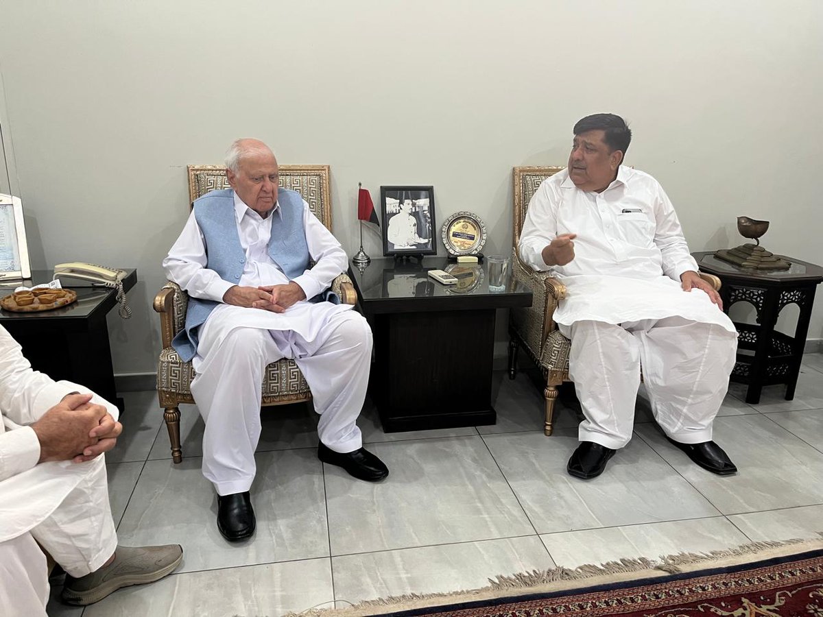 AftabSherpao's tweet photo. وطن کور پشاور؛
مختلف مکتہ فکر سے تعلق رکھنے والے افراد سے عید ملی، ان کے لیے نیک خواہشات کا اظہار
#Eid2026 #EidAlAdha https://t.co/GR6tFBXpk8