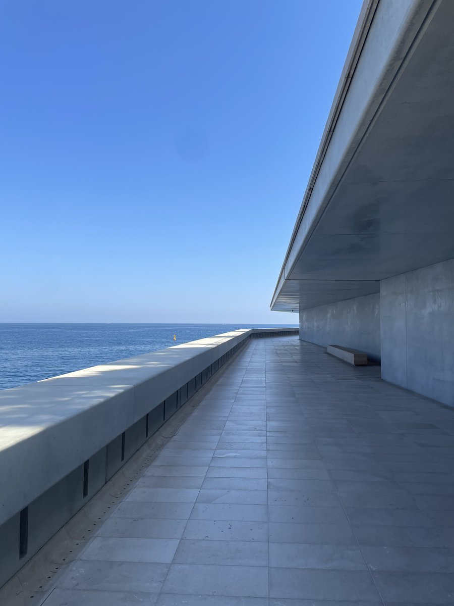 anvaels's tweet photo. no wonder charles’ fav color is blue since this is how water looks in his home country https://t.co/VO5BcsIaV0