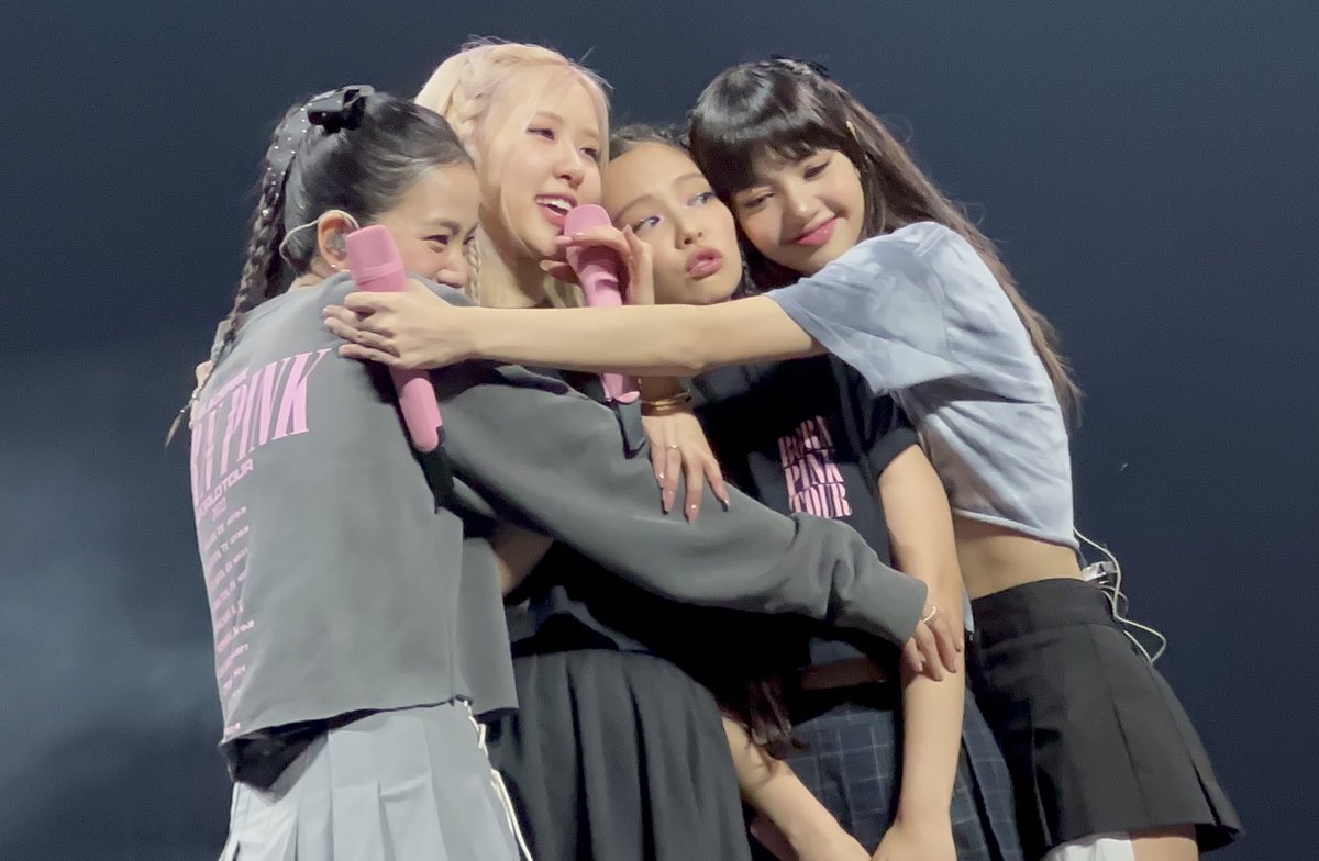 IamFromStars's tweet photo. 15.12.2022 saw BLACKPINK
01.08.2024 saw Taylor Swift
02.08.2024 saw Taylor Swift
03.08.2024 saw Taylor Swift
15.08.2025 saw BLACKPINK
16.08.2025 saw BLACKPINK
26.05.2026 saw TWICE https://t.co/R68Yoz2Ngd