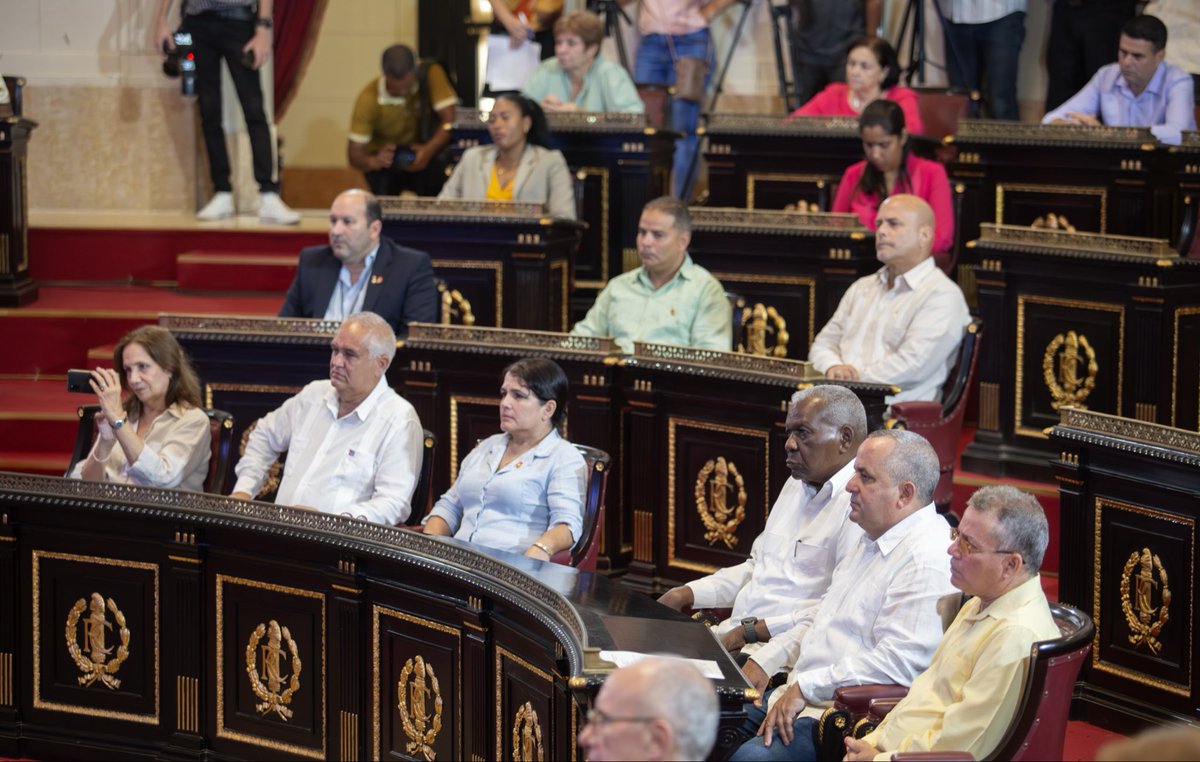 CubaMINREX's tweet photo. La viceministra de Relaciones Exteriores, @JosefinaVidalF , intervino en la Audiencia Pública Parlamentaria “Cuba quiere Paz” convocada por @AsambleaCuba y recalcó: “si se nos impone la guerra que no queremos, la enfrentaremos con determinación”.

✍️: https://t.co/gN2blS1wP8 https://t.co/hQ6wyCi0jP