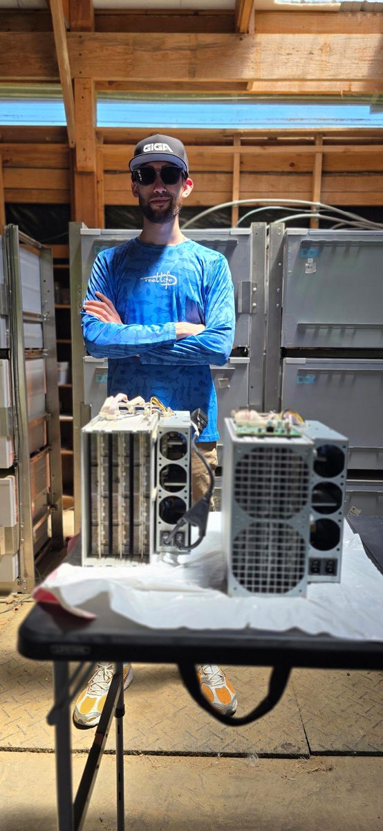 DocumentingBTC's tweet photo. This farmer outside Washington, D.C., uses solar panels to shade sheep and generate electricity. The extra energy powers their personal bitcoin mining site. https://t.co/dbTxybUVWV