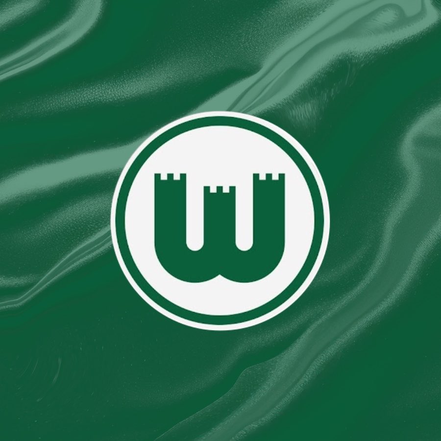 BundesInsider's tweet photo. ⚠️ BARCA! O Wolfsburg segue promovendo uma grande reformulação no elenco após o rebaixamento da Bundesliga.

Kevin Paredes e Jonas Wind deixarão os Lobos ao fim de seus contratos.

Os emprestados Nicolas Cozza (Nantes), Bartol Franjic (Venezia) e Jakub Kamiński (Colônia) não retornarão ao Wolfsburg no verão.

Jeanuël Belocian (Bayer Leverkusen), Jenson Seelt (Sunderland), Adam Daghim (RB Salzburg) e Jesper Lindstrøm (Napoli) retornarão aos seus clubes de origem após o fim dos empréstimos.
