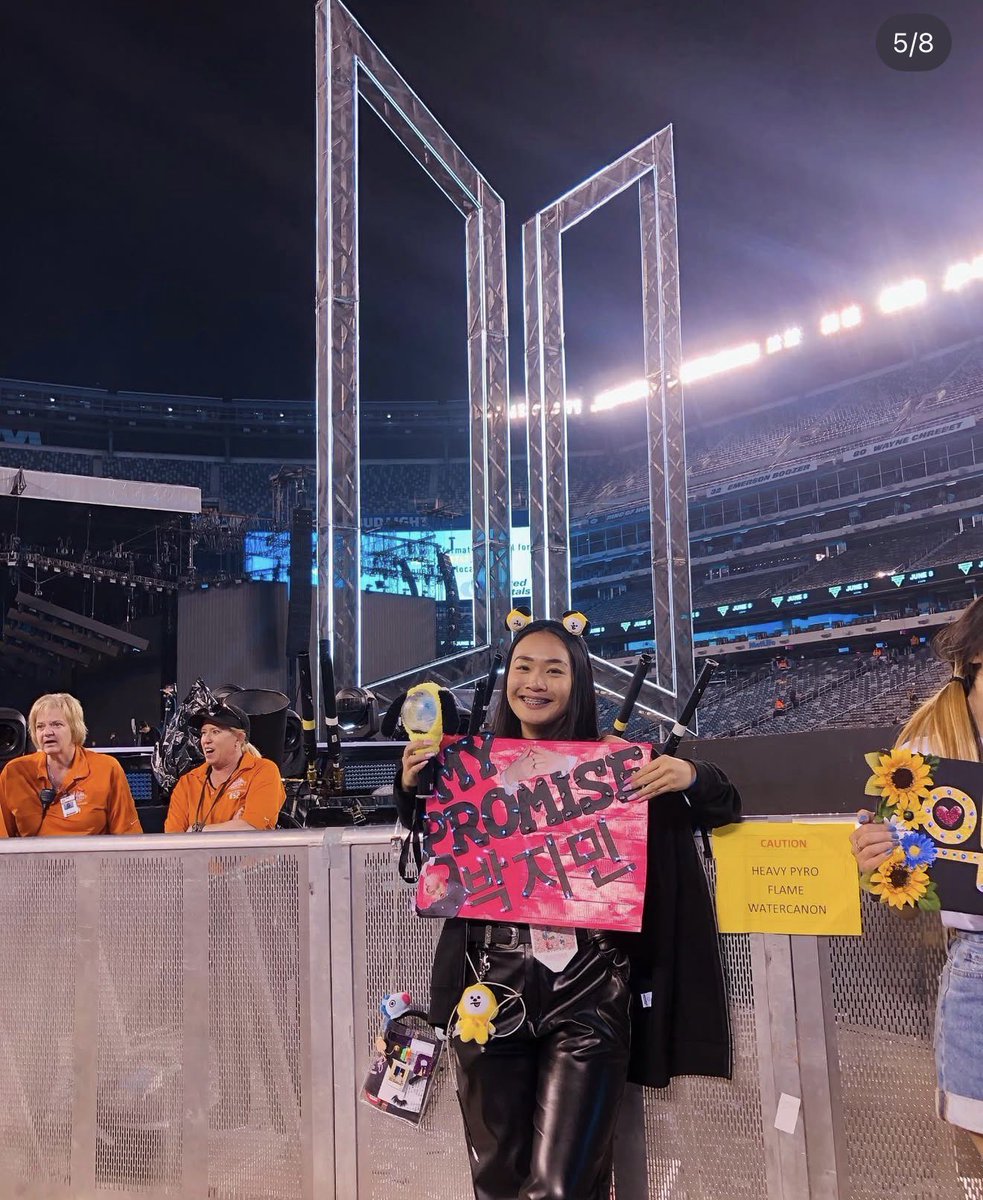 prkjms's tweet photo. 2019 LOVE YOURSELF tour -> 
2026 ARIRANG tour 

I’ll love my tannies forever 🥹🤘🏻 @BTS_twt https://t.co/beiDrGXSkH