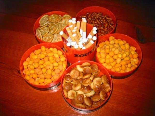 KimDevriesere's tweet photo. @Ingeborgvraagt Zoals het vroeger was........en goede discomuziek 🚬🥨👍🔊 https://t.co/42R7li6Yes