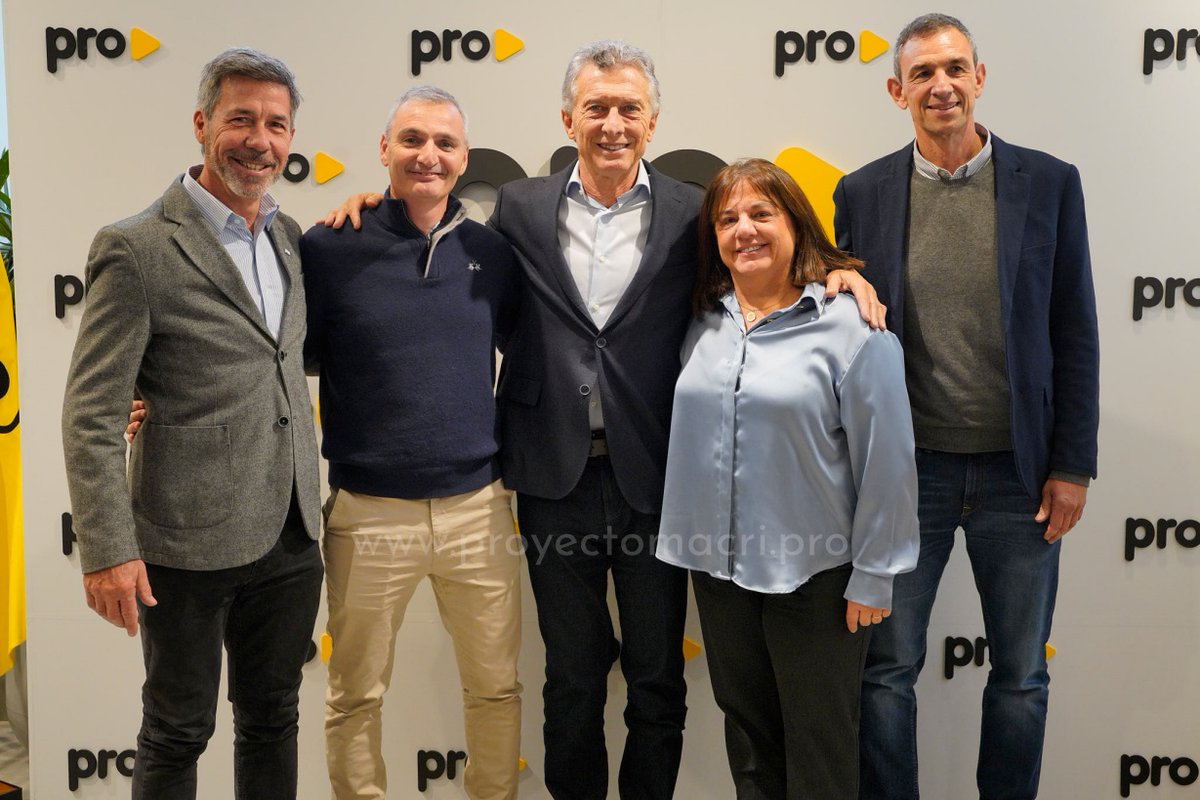 proyectomacri25's tweet photo. Algunas imágenes del Encuentro Nacional de Legisladores PRO en la sede de calle Balcarce https://t.co/6q7z9ej2Zc