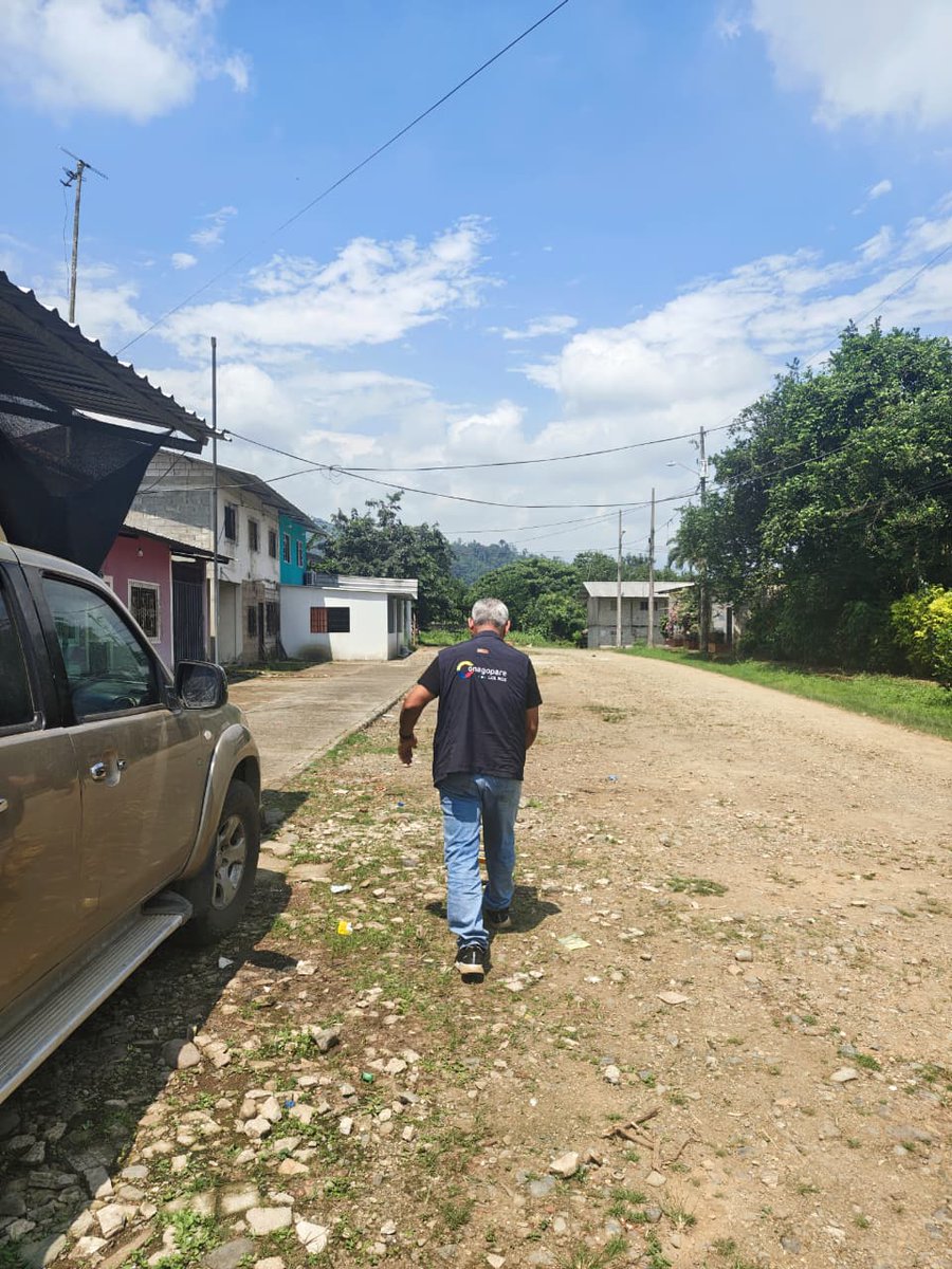 ConagopareLR's tweet photo. 📍 En La Esmeralda, cantón Montalvo, se realizó una visita técnica para el levantamiento de información orientada a proyectos de aceras y bordillos, en atención a la solicitud del GADPR La Esmeralda. La actividad contó con el apoyo técnico de CONAGOPARE Los Ríos. 🤝 https://t.co/vFAwhmbrNi
