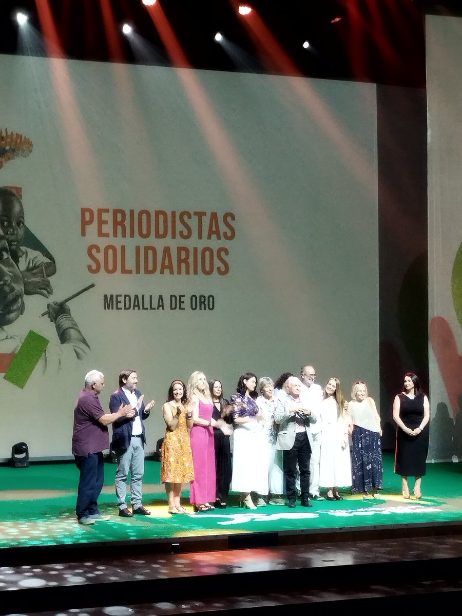 Pillapocas's tweet photo. Periodistas Solidarios recoge la medalla de oro de la provincia de Sevilla, que entrega la Diputación a empresas, colectivos y personas de reconocido talento. https://t.co/mY4wRdUqYW