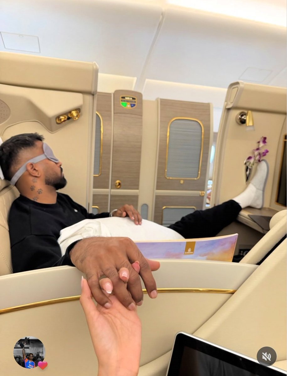 Anshulydv02's tweet photo. Hardik Pandya के तो अलग ही मजे चल रहे हैं🤣😂

पूरा IPL सीजन रोमांस की खबरों में छाए रहे
और अब IPL खत्म होते ही विदेश में घूमने निकल दिए माहिका शर्मा के साथ 

महिला ने कहा मुझे गिरने से बचाया मेरे जीवन साथी ने

उधर IPL खत्म हुआ
और हार्दिक की Love Story शुरू हो...See More https://t.co/7iWjHffe7w