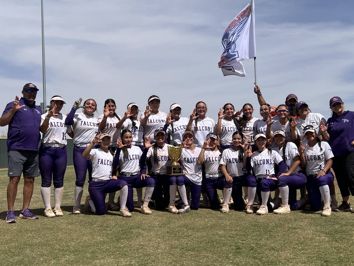 pgarcia_EHS's tweet photo. Honored and grateful to be named Assistant Coach of the Year for softball 🥎 None of this happens alone. Thankful for my girls, coaching staff, and of course,  my support system that’s been part of this journey. 💜🧡 

@EastlakeSoftba1 https://t.co/IPxtGLUdLi