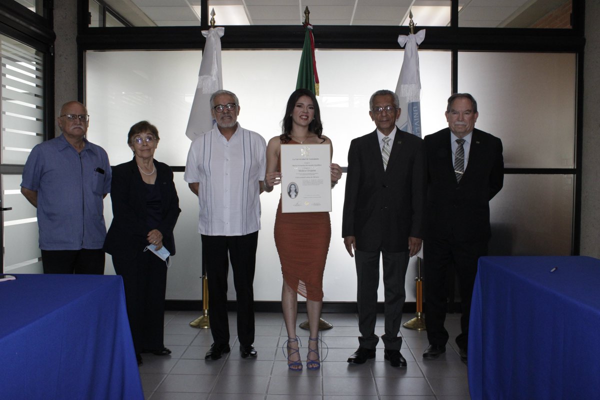 ulm_mx's tweet photo. En Ceremonia de Titulación, el Rector, Lic. Carlos Lemus Muñoz Ledo, en compañía de Autoridades Académicas de la Escuela de Medicina, hace entrega de Título de la Licenciatura en Médico Cirujano  a

M.C. María Fernanda Hernández Koelliker

¡Muchas Felicidades! https://t.co/MIn58iHXtp