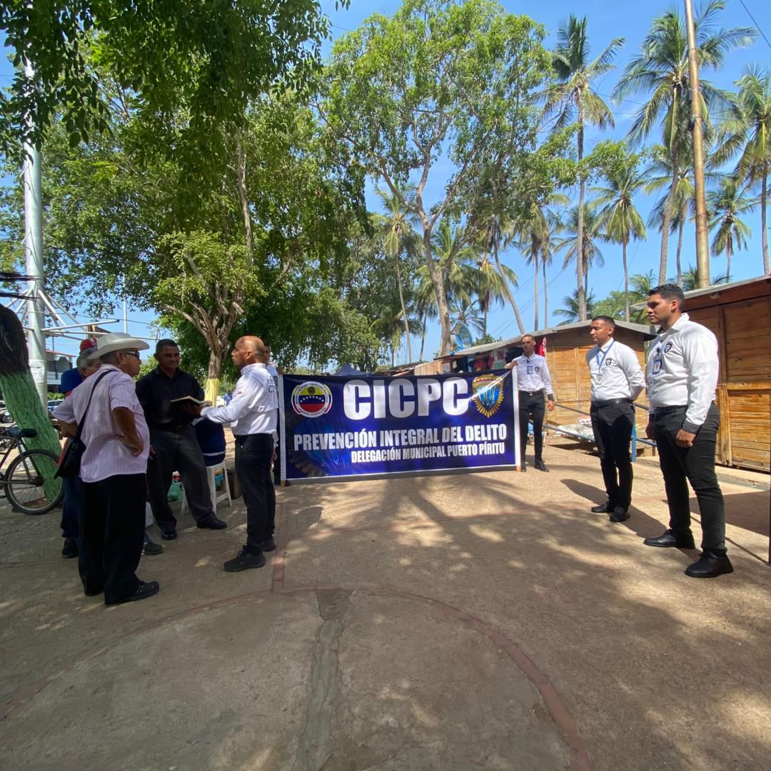 Cicpc294's tweet photo. En el Marco de la Gran Misión Cuadrantes de Paz, vértice 1, Funcionarios adscritos a la Delegación Municipal Puerto Piritu realizaron prevención a los Ciudadanos del Casco Central, relacionado a la Prevención sobre No Te Enredes Con Las Redes. 

Prevenir es tarea de todos. https://t.co/rNrvyXcdFk
