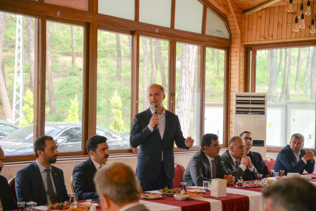 AbdulkadirOzl's tweet photo. Yayladağı Kaymakamlığımız ve Belediye Başkanlığımızın Kurban Bayramı vesilesiyle düzenlediği bayramlaşma programında kıymetli hemşehrilerimizle bir araya geldik.
Bayramın bereketini, kardeşliğini ve birlik ruhunu hep birlikte paylaşırken, gönül bağlarımızı daha da güçlendirdik.
Rabbim birlik ve beraberliğimizi daim eylesin.
