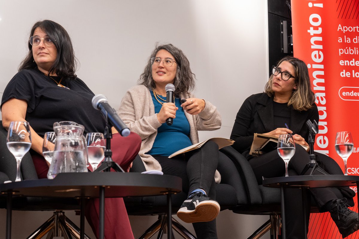 FCEA_UdelaR's tweet photo. El 27 de mayo se llevó a cabo el panel sobre publicidad y el rol de la información en el acceso a créditos al consumo del proyecto 𝙀𝙣𝙙𝙚𝙪𝙙𝙖𝙢𝙞𝙚𝙣𝙩𝙤𝙐𝙮, en el salón 6 de la #FCEA. 📊
📸 https://t.co/tAIngHRCIG https://t.co/sKopOctqmn