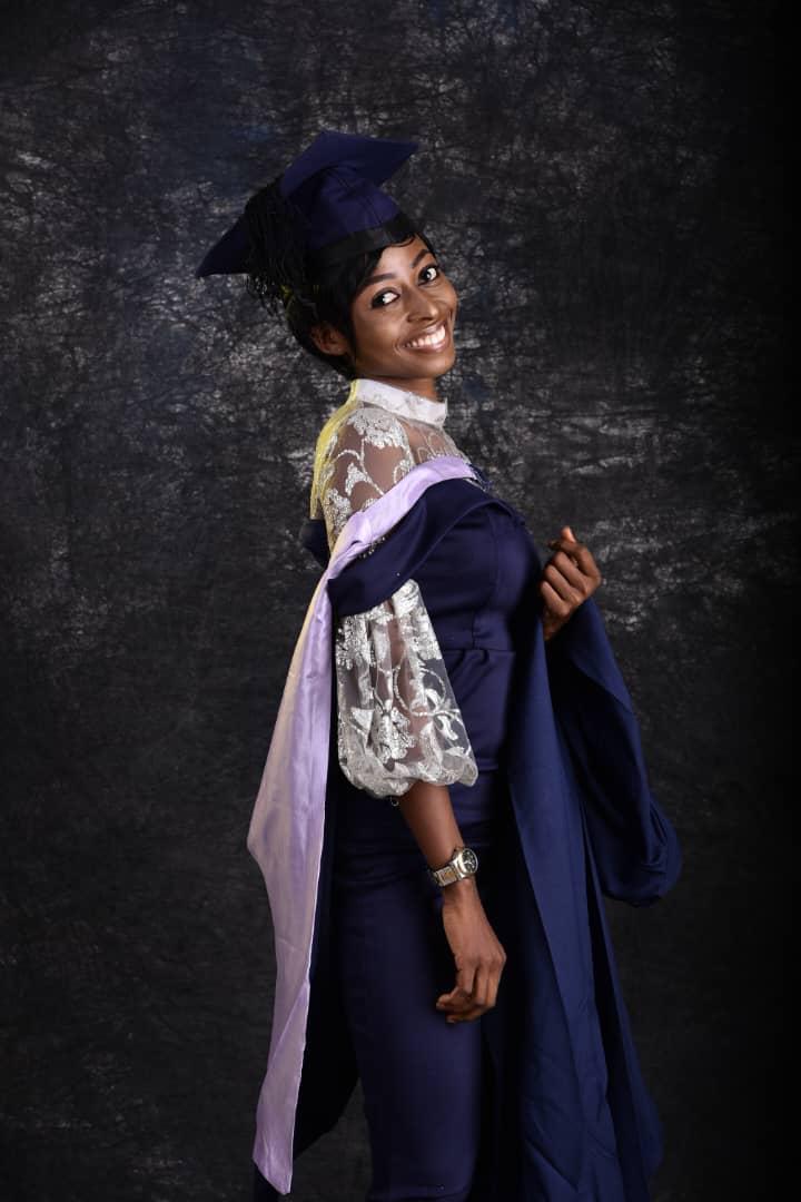 FamecliffBlog's tweet photo. Our Author's Throwback:

 "Throwback to the moment everything turned around for good and since then it's been miracles upon miracles. 

Which of your blessings can I deny Abba?🙌😍"

🎉🌹❤️

#famecliffbooks #ThrowbackThursday #graduating #life #makingit https://t.co/xayQDzm0yT
