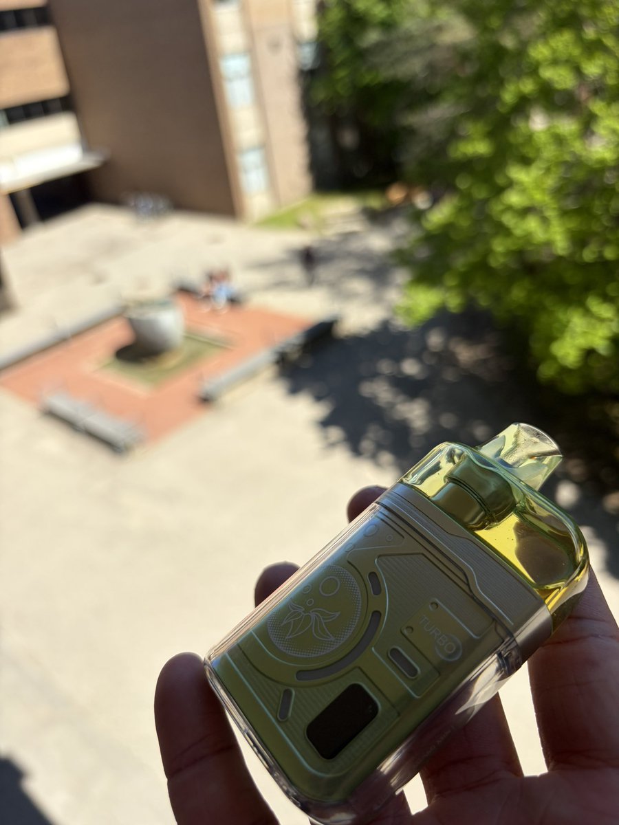 ceriseonly's tweet photo. vaping off the balcony https://t.co/BjhHYCj1qN