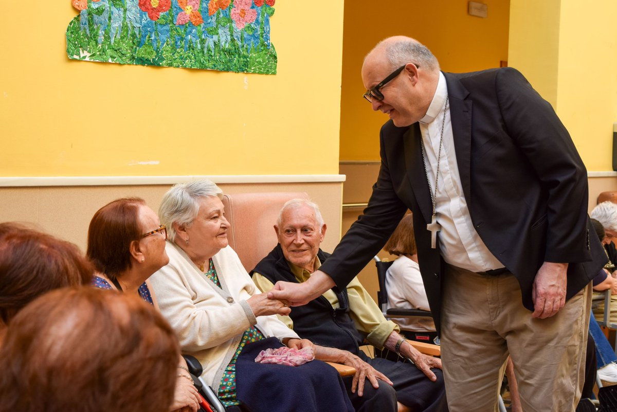 DiocesisMalaga's tweet photo. El obispo de Málaga ha visitado hoy el Centro Asistencial “Gota de Leche” y el Centro Penitenciario de Melilla. Asimismo, ha tenido un encuentro con los sacerdotes de la ciudad y con las Hermandades y Cofradías, junto a su delegado diocesano, Salvador Guerrero. FOTOS: M. REYES https://t.co/hSyqx68efZ