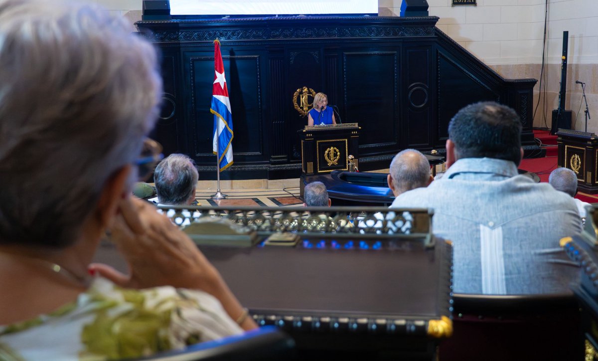 CubaMINREX's tweet photo. La viceministra de Relaciones Exteriores, @JosefinaVidalF , intervino en la Audiencia Pública Parlamentaria “Cuba quiere Paz” convocada por @AsambleaCuba y recalcó: “si se nos impone la guerra que no queremos, la enfrentaremos con determinación”.

✍️: https://t.co/gN2blS1wP8 https://t.co/hQ6wyCi0jP