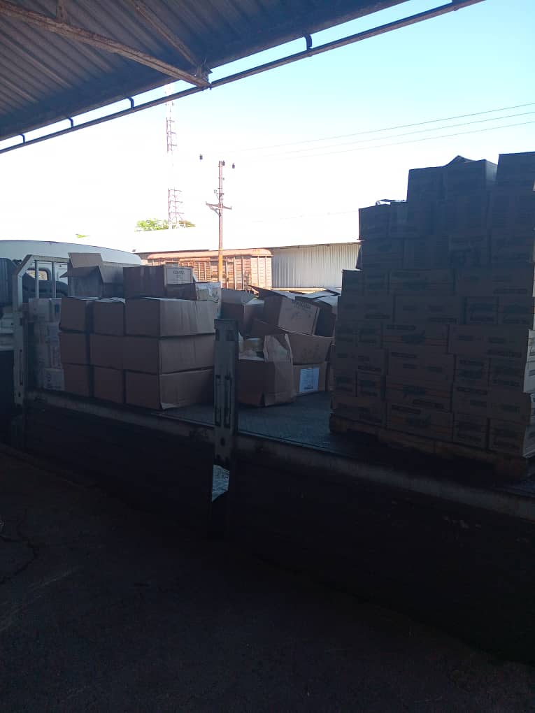 MincinCuba's tweet photo. Se entrega donativo de alimentos al hospital Juan Manuel Márquez para apoyar a pacientes y personal médico que día a día luchan por la salud.

#ComercioCuba #QueNadieQuedeAtrás https://t.co/17XmCIE64y