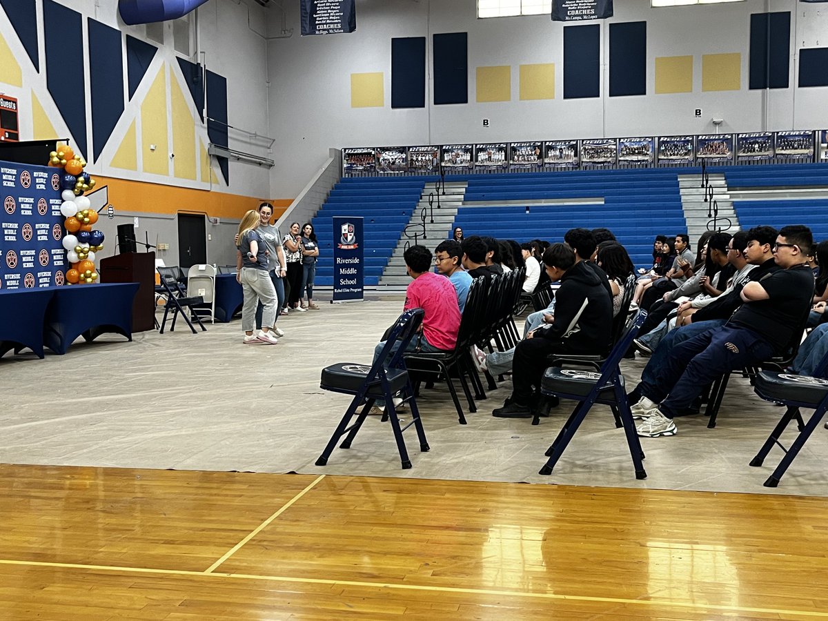 FORtheValley_DM's tweet photo. 8th grade EOY rehearsal for tonight is a wrap! 💙🧡

One of the most special traditions at RMS followed right after — our teachers and Admin sharing words of wisdom and encouragement with our Rebels one last time before they take the next step.

#FORtheValley💙🧡⤵️ https://t.co/ySmt4F7cke