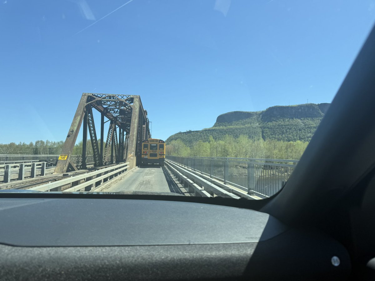 imMapleApril's tweet photo. Having to drive a school bus on the James St Bridge is genuinely insane I never even considered this to be possible https://t.co/BLb9lSH0uG
