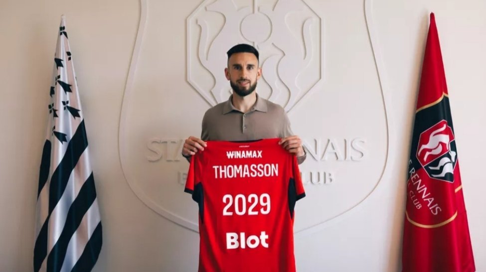 TransferNewsCen's tweet photo. OFFICIAL: Stade Rennes have signed midfielder Adrien Thomasson on a free transfer from Lens. https://t.co/snW8HpQOGK