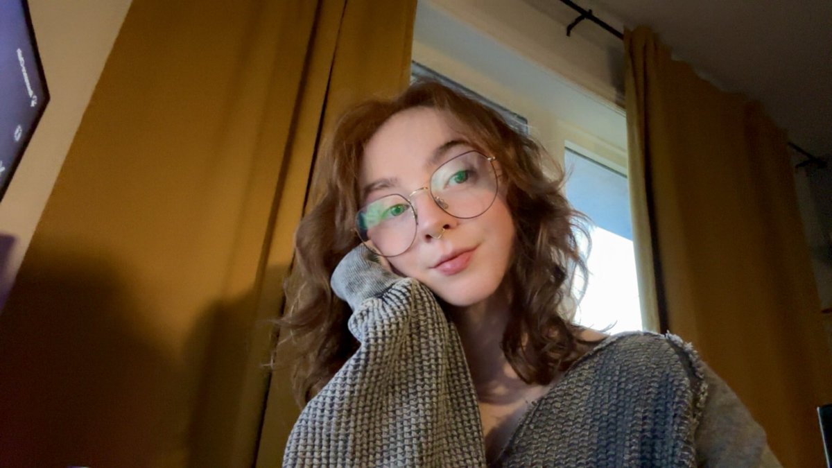 eggiekai's tweet photo. last selfies before i have to mega lock in and pack fr my trip in like 4 days OTL https://t.co/ZVWD8pVeSh