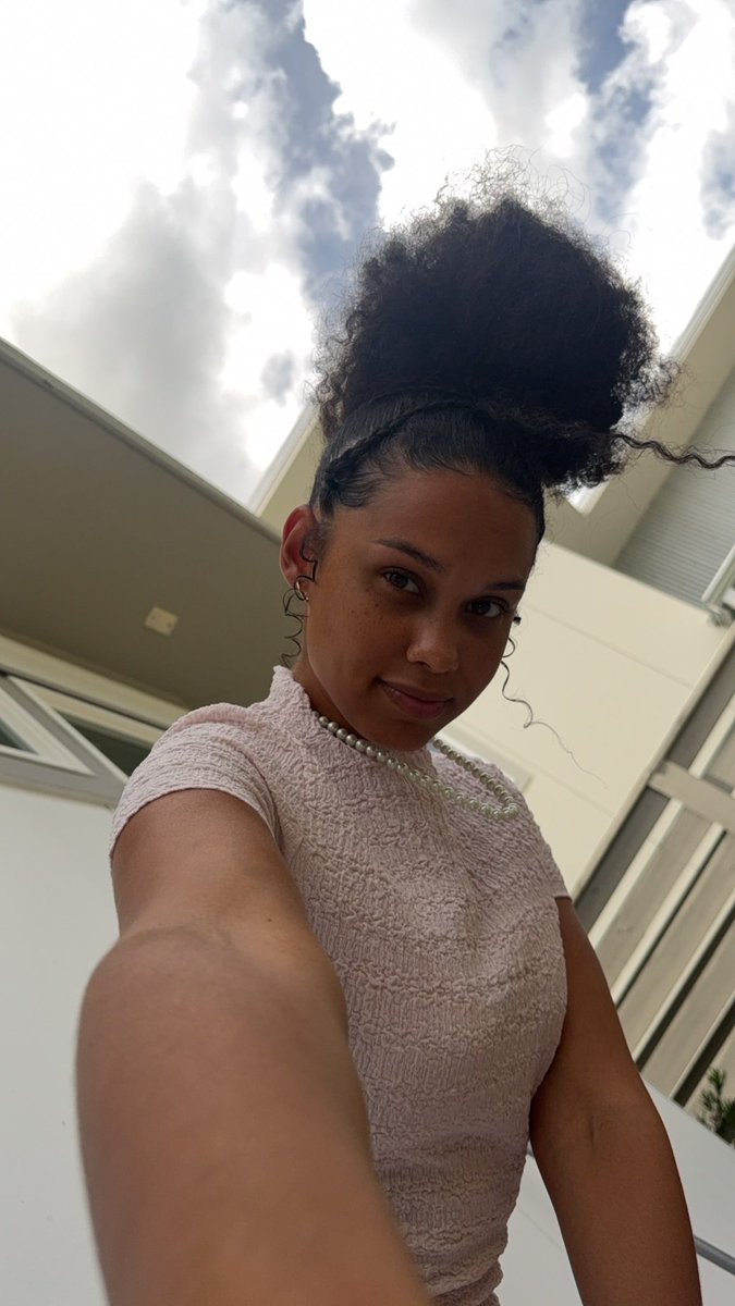 TheAmberDenisee's tweet photo. Becoming the type of woman I once prayed to be. 🤍 https://t.co/vQobRRolUh