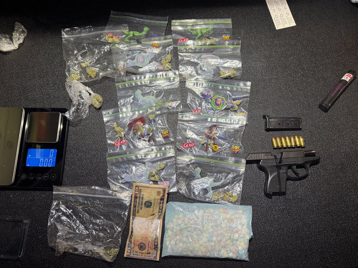 Pct6Constable's tweet photo. Suspect Arrested for Possession of a Controlled Substance and Unlawful Carry of a Weapon + A Second Suspect Arrested for Possession of Marijuana and Outstanding Warrants: https://t.co/XFEX2nwiag https://t.co/UARZwIOclX