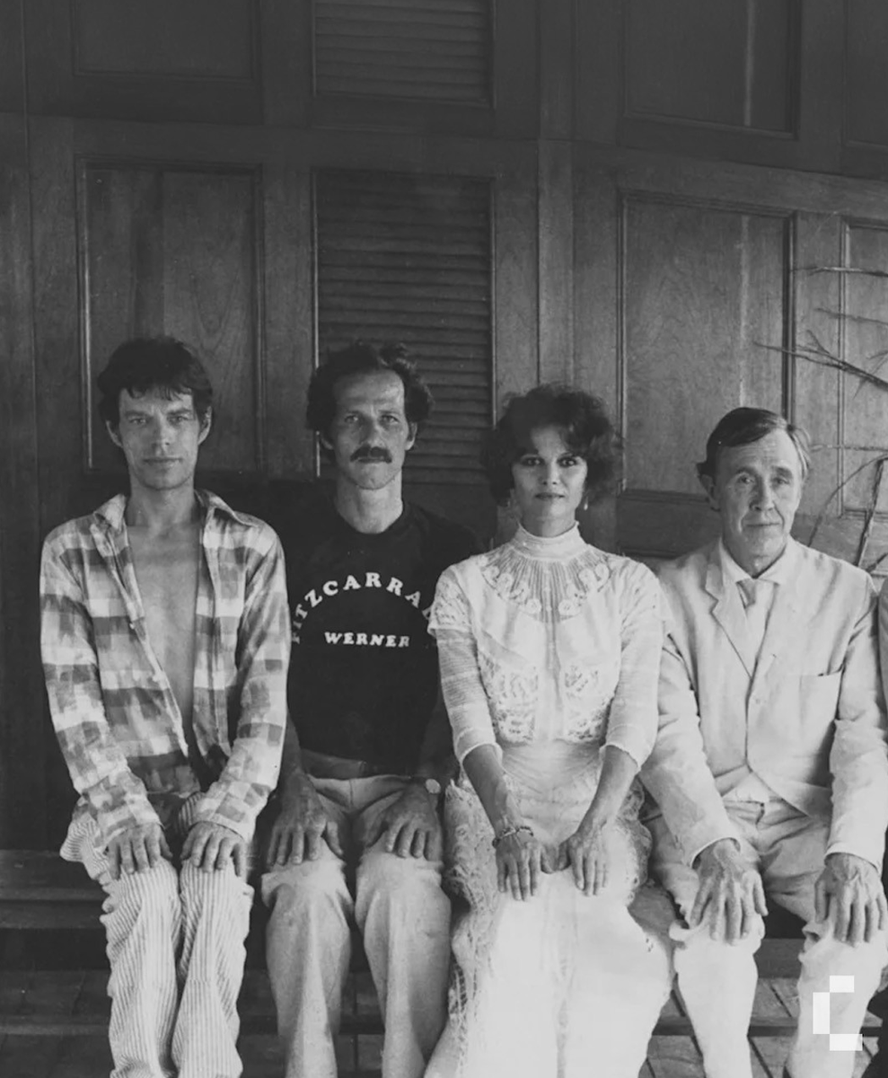 hiddenliburua's tweet photo. Mick Jagger, Werner Herzog, Claudia Cardinale et Jason Robards, début du tournage de Fitzcarraldo, Pérou, 1981.
Robards, malade, va quitter le projet. Il sera remplacé par Klaus Kinski. Les rushes avec Jagger ne seront pas montés; il partira en tournée avec les Stones. Mythique. https://t.co/1FpkF2nge9
