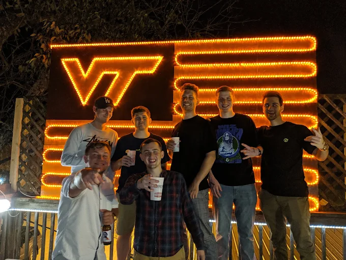 TOTS_VT's tweet photo. Good nights are shared nights 🧡 Bring your friends, grab a Rail, and make it a TOTS memory.
.
.
#TopOfTheStairs #TOTSBlacksburg #BlacksburgBars #HokieTradition #VirginiaTech #HokieNation #WeekendVibes https://t.co/QUW2a4c9HY