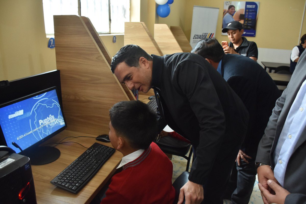Telecom_Ec's tweet photo. 📊 En Ibarra, los Puntos Digitales Gratuitos ya registran:
• Más de 156 mil visitas
• Más de 8 mil ciudadanos capacitados
👥 Este nuevo PDG beneficiará directamente a más de 33 mil habitantes de la parroquia La Dolorosa del Priorato.

 La tecnología transforma territorios cuando llega a quienes más la necesitan.

#MintelConecta #GobiernoDelEcuador
2/2