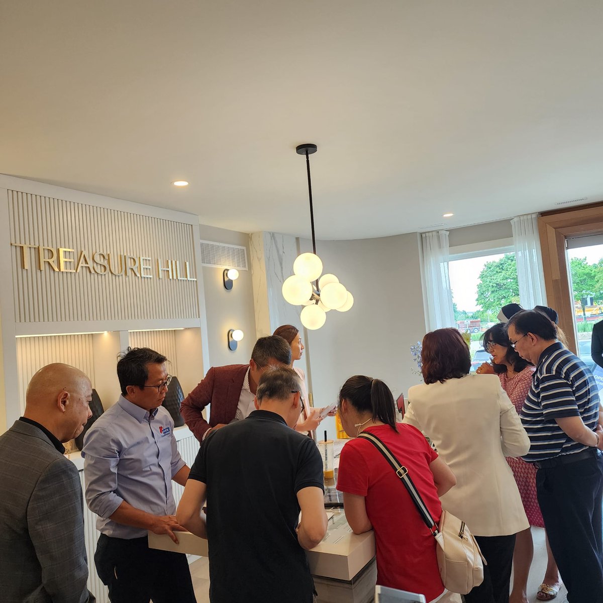 Power7Team's tweet photo. 🚀 Exclusive Preview: New Aurora Towns AVELLA from $799,900 + Model Home Tour this Friday &amp; Saturday! Finished basements included! Visit our identical model home with Sing Tao A1 Chinese Radio. Sign &amp; secure on the spot. - https://t.co/AZoar6GhfC https://t.co/Bwdngnaty9