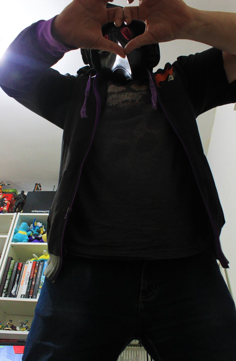 eelav6's tweet photo. I might be a depressed crow who's broke (give me money) and too much of a dork but I'm always here to brighten your day <3 https://t.co/IgBehfve8a