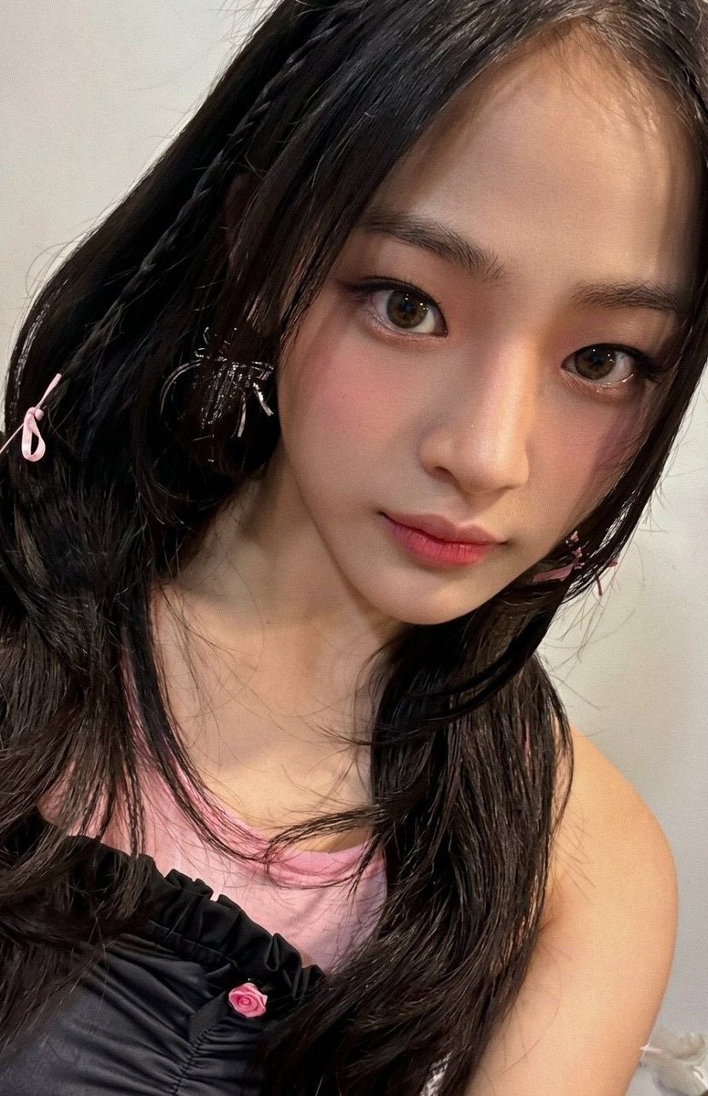 njz4lifeee's tweet photo. goddess https://t.co/HH7eJACkcm