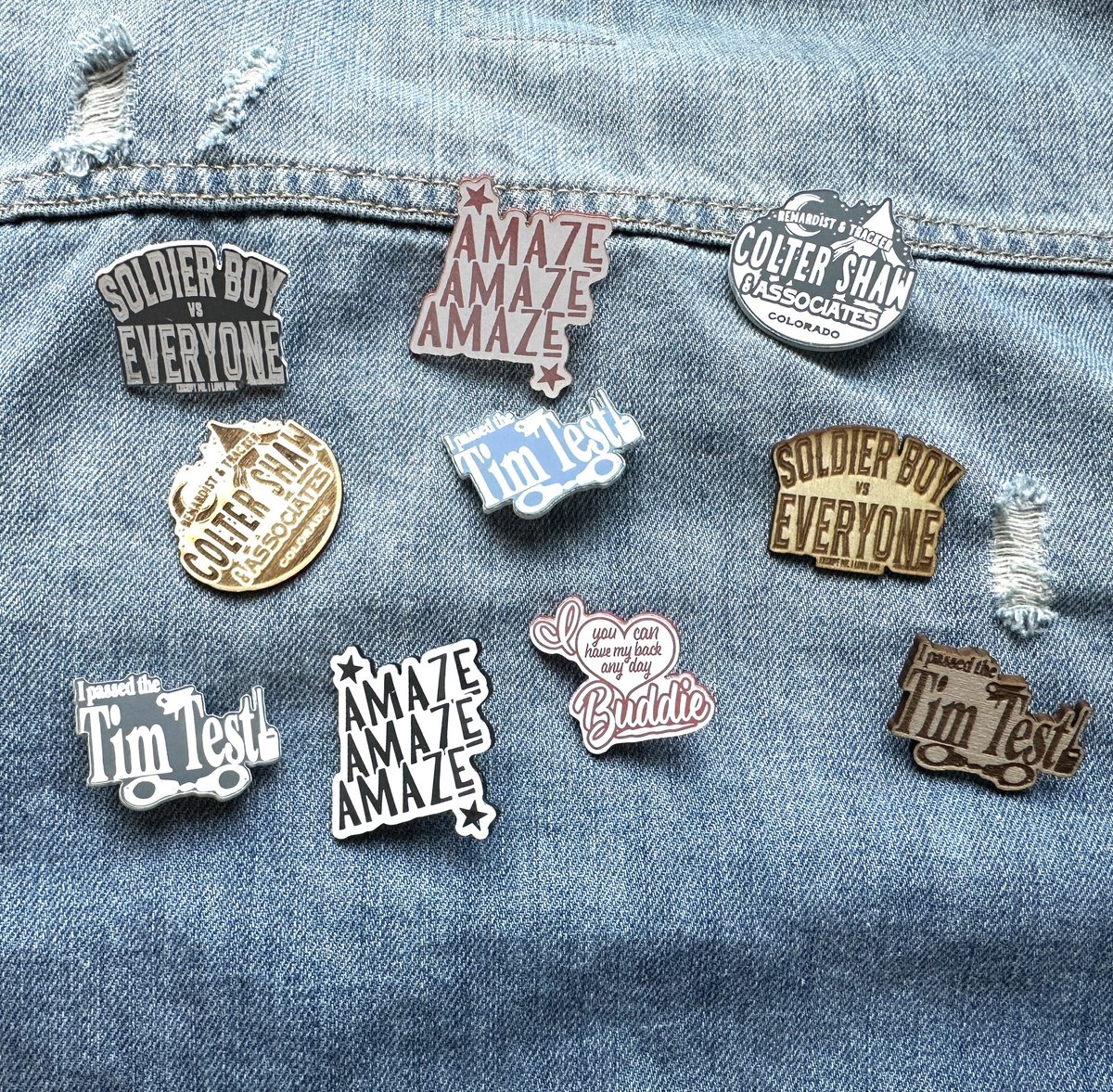 ShitAnnaMakes's tweet photo. Heading for Nashville tomorrow. Come find me in the vendors area! I’ll have tshirts, a couple tumblers, key chains, magnets, pins and the little hearts to make your own keyring. https://t.co/SPFDK57yLU