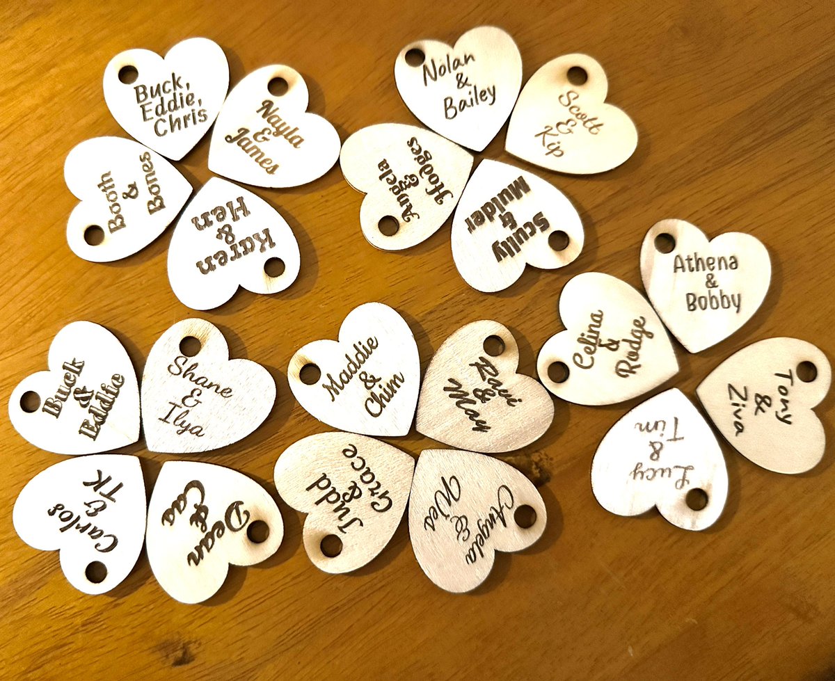ShitAnnaMakes's tweet photo. Heading for Nashville tomorrow. Come find me in the vendors area! I’ll have tshirts, a couple tumblers, key chains, magnets, pins and the little hearts to make your own keyring. https://t.co/SPFDK57yLU