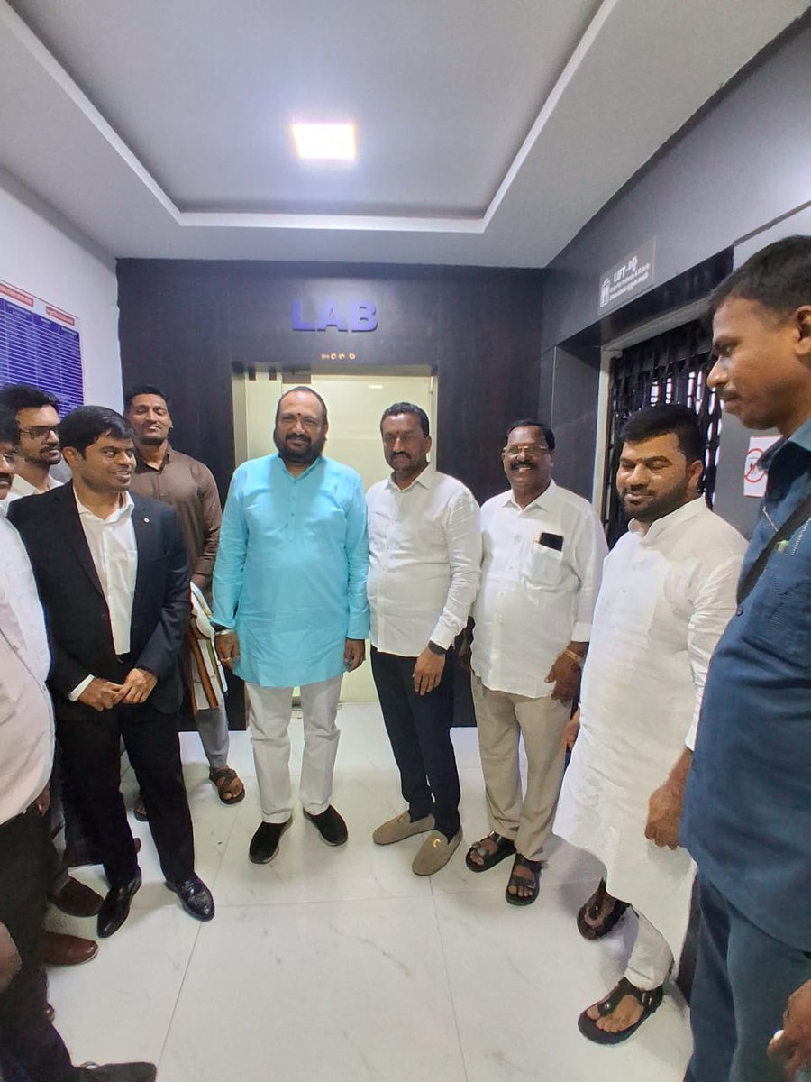 KUR_BRS's tweet photo. Participated in the inaugral ceremony of OPD bock at LK  Hospital Malkajgiri along with Medak Mp @RaghunandanraoM Garu and discussed the current political situation In Malkajgiri and Telangana. https://t.co/LaKGHOFtgL