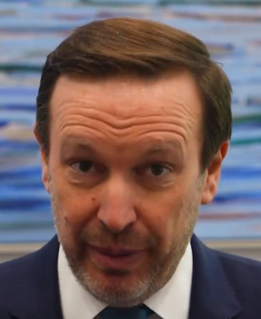Gooboberti's tweet photo. @ChrisMurphyCT your face screams "I'm absolutely lying about everything I'm saying, please believe me" https://t.co/938vOJjrcu