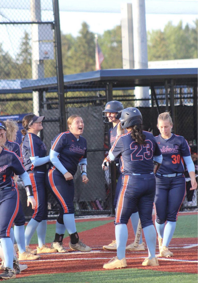 izzysoftball24's tweet photo. no quit in this team. my girls forever🐍🧡 #rollcobsforever https://t.co/CE9jmE4NXz