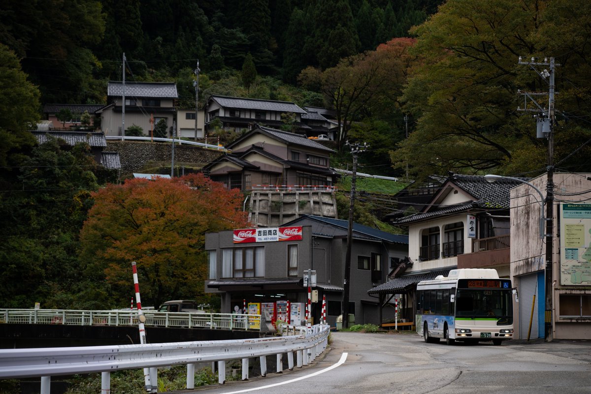 Blocking801's tweet photo. 【過日御礼御縁】 
富山地方鉄道
富山230あ529 BJG-HU8JMFP(09年式) 

ご縁がありこちらの貸切会に参加させていただきました。地鉄バス唯一の幕ハイを堪能することができました。LEDに換装済みとのことですが、末永い活躍を祈ります。主催者様、乗務員様ならびに関係者の皆様に感謝申し上げます。 https://t.co/VT6gxMqREu