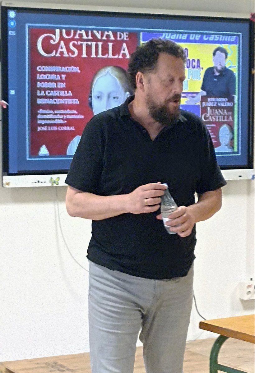 CepaSegovia's tweet photo. Lleno total de nuestro salón de actos para escuchar la conferencia de Eduardo Juárez sobre Juana de Castilla https://t.co/uL6H6JBrrm