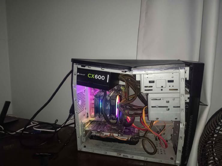 SynezOS's tweet photo. Just got "optimized" by the most famous PC tweaker.

PC lasted 4 minutes, dog went missing, microwave stopped working, and "BillyOS" blue screened on startup.

Asked for a refund. He said the blue screen was a feature and sent me a $200 invoice for the OS install.

GG! https://t.co/t89VIgjdrf