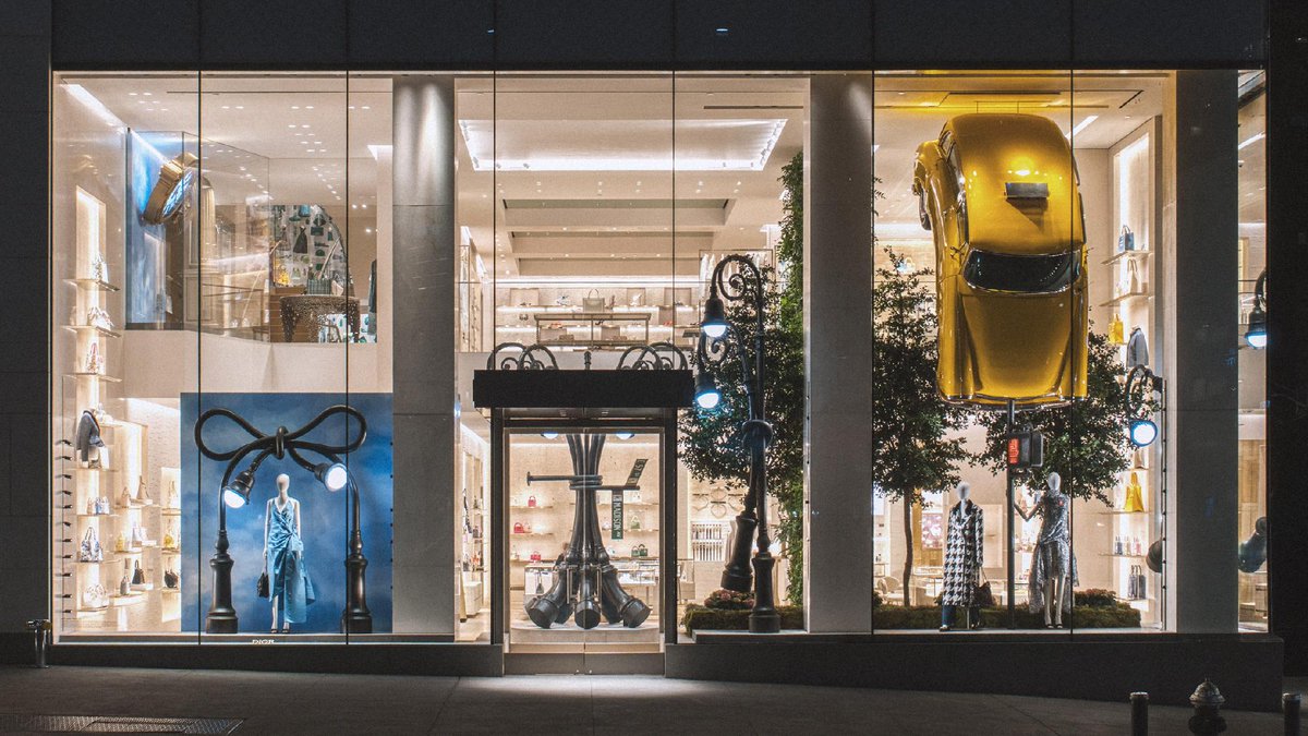 dezeen's tweet photo. Alex Chinneck references American streetscapes in surreal Dior window displays:
https://t.co/FdLTvzHrla https://t.co/dOlw1rmeyx