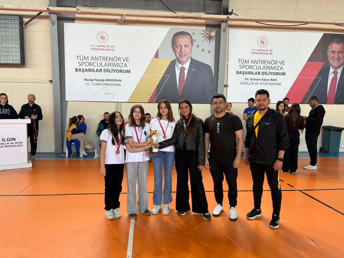 ilgintekkoleji's tweet photo. 19 Mayıs Atatürk'ü Anma Gençlik ve Spor Bayramı sportif faaliyetleri kapsamında yine okulumuza kupaları ve madalyaları taşıdı
2 kategoride 7 kupayı okulumuza taşıyan tüm öğrencilerimizi tebrik ederiz 
🥇ILGIN 1.LERİ
🥈2.LERİ
🥉3.LERİ
Öğrencilerimizi tebrik ederiz.
#ilgintekkoleji https://t.co/b8hNRc8LrX