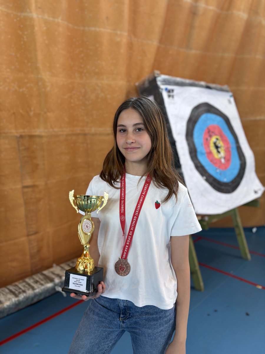 ilgintekkoleji's tweet photo. 19 Mayıs Atatürk'ü Anma Gençlik ve Spor Bayramı sportif faaliyetleri kapsamında yine okulumuza kupaları ve madalyaları taşıdı
2 kategoride 7 kupayı okulumuza taşıyan tüm öğrencilerimizi tebrik ederiz 
🥇ILGIN 1.LERİ
🥈2.LERİ
🥉3.LERİ
Öğrencilerimizi tebrik ederiz.
#ilgintekkoleji https://t.co/89cgr5oWYe