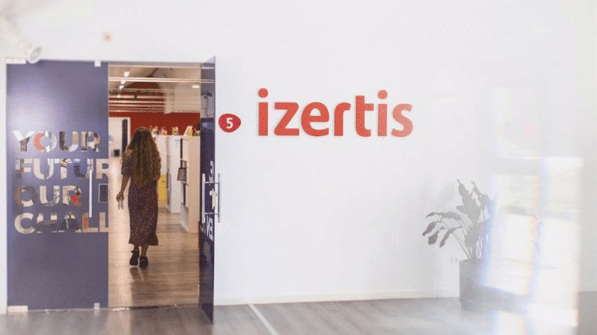 rintereconomia's tweet photo. 💼 Izertis nombra a Isabel Lozano Fernández como nueva consejera independiente

La Junta General de Accionistas de la consultora tecnológica Izertis ha aprobado este jueves el nombramiento de Isabel Lozano Fernández como nueva consejera independiente de la compañía.

Según ha destacado la firma asturiana en un comunicado, la incorporación de Lozano Fernández busca reforzar el máximo órgano de gobierno corporativo con un perfil de alta cualificación estratégica. La nueva consejera cuenta con una dilatada trayectoria directiva: desempeñó el cargo de consejera delegada en Atrys Health y ha ocupado puestos de gran relevancia en multinacionales como PharmaMar y Grupo Zeltia, además de poseer una sólida experiencia en el ámbito de la inversión y el capital riesgo (venture capital).

https://t.co/4EWhGPdEc6

#Izertis #IsabelLozano #Nombramientos #ConsejoDeAdministración #Consultoría #BMEGrowth2026