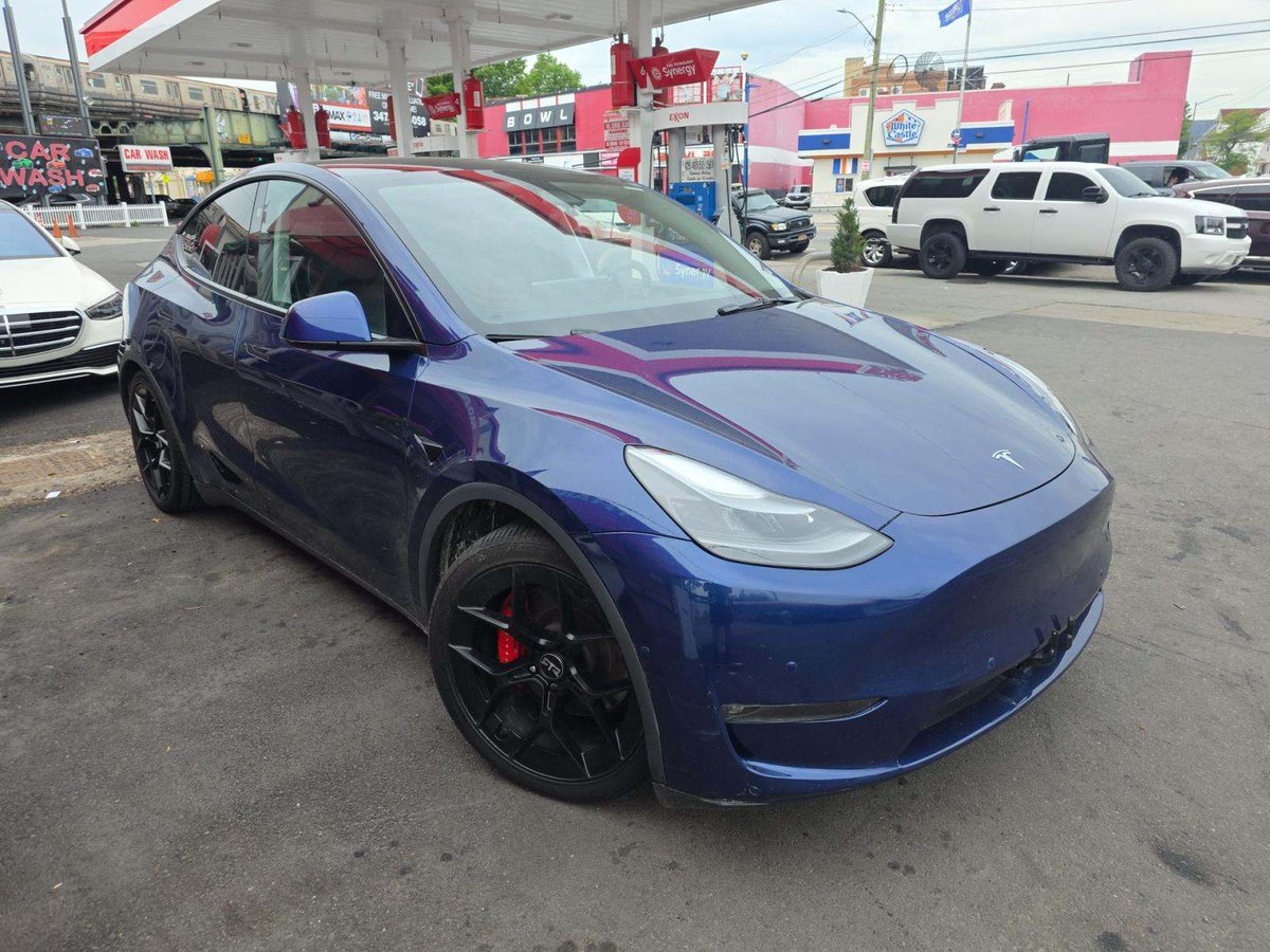 CheapTeslas's tweet photo. 🚨Cheap HW4 Model Y🚨

2023 Model Y Performance
Blue/Black
107k Miles
Clean Title, One Owner - Taxi Use Reported

HW4
Base AP ($99/mo FSD Subscription)
Aftermarket Wheels
Carbon Spoiler
Warranty Intact

Car has plenty of bumps and bruises. Worst is the front. Has a slight misalignment on the front bumper to fender connection, and some indentation on the front bumper, along with a small crack in the corner of the driver side headlight. Has minor scratching around the car and a small dent on the rear hatch. Interior looks to be in great shape! One window button has popped off, easy fix.

Listed at $22,900 

Located in NY